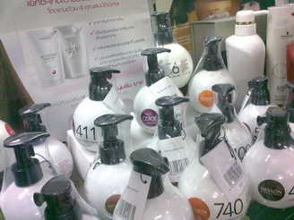 Bloggang.com : Freshy22 - เคลือบเงาปิดหงอกด้วย Nutri Color จาก Revlon