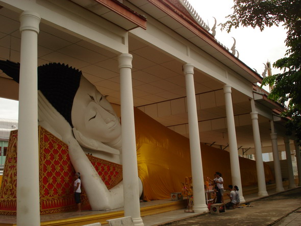 reclining buddha