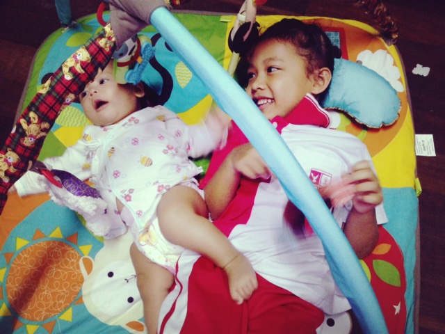 พี่ปายแอบอิจฉาน้องพราวเล็กๆ