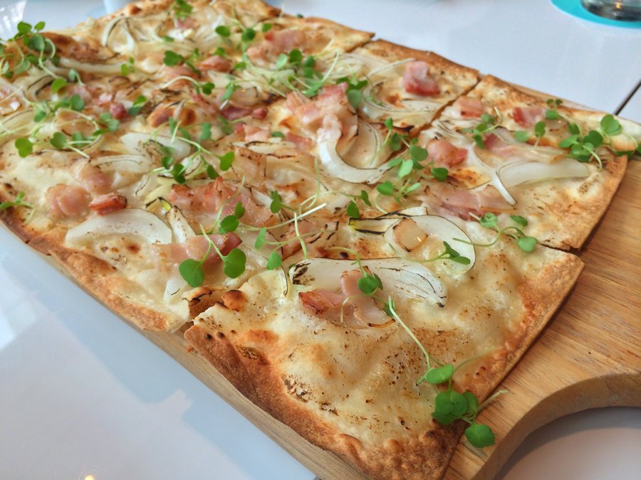 Tarte Flambeé พิซซ่าฝรังเศส