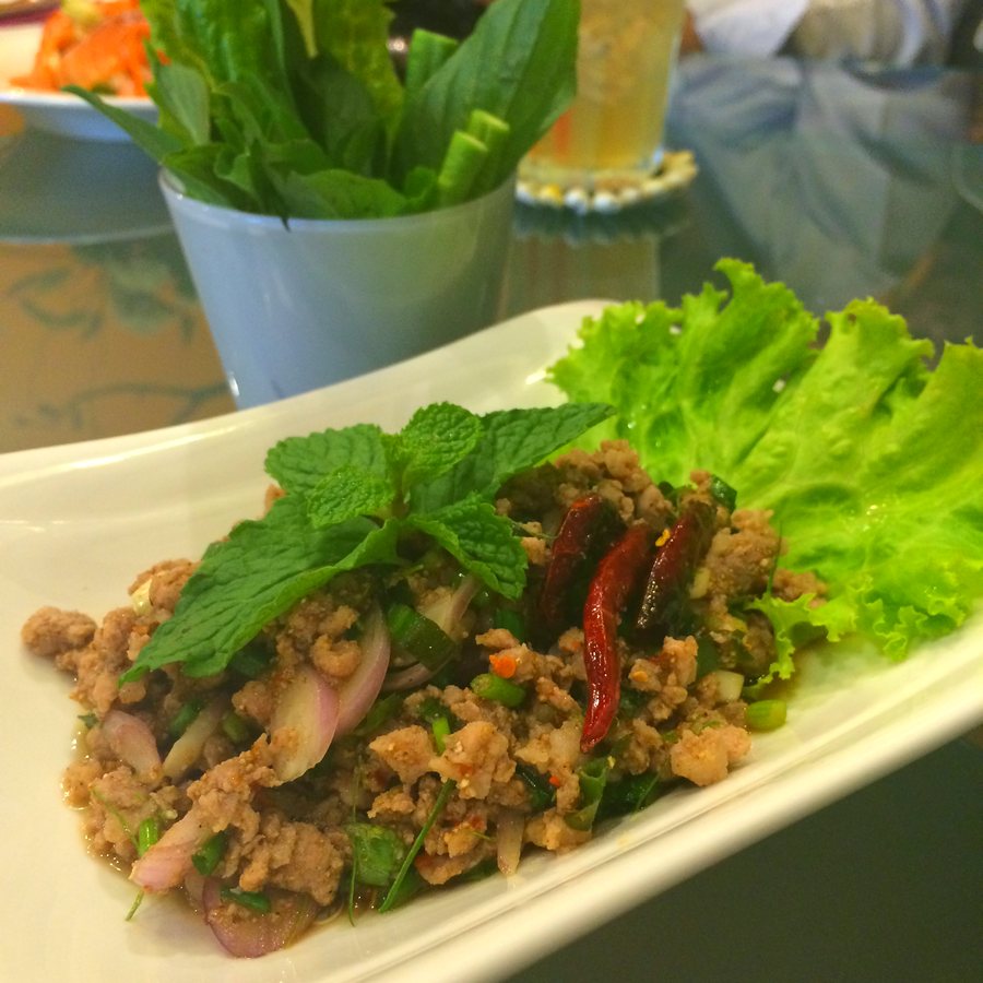 ลาบหมูคุโรบูตะ ร้านอีสานนัวนัว เมกะบางนา