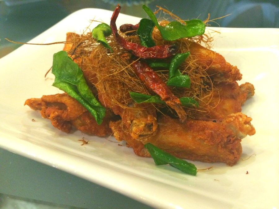 ปีกไก่ทอดสมุนไพร noirnoir megabangna