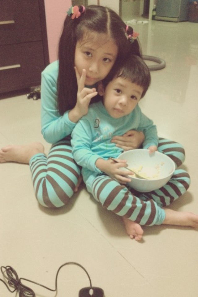 ป๋มกำลังแยกพี่ข้าวปั้นหม่ำข้าวอยู่ฮับ ^^