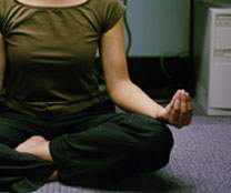 โยคะเพื่อสุขภาพ ท่าโยคะลดปวดระหว่างงาน Yoga at Work