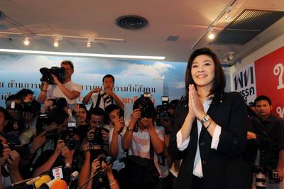 นายกหญิงคนแรกของไทย นายกรัฐมนตรีหญิงคนแรกของไทย นายกคนที่ 28 ประวัติยิ่งลักษณ์ ชินวัตร และสามี