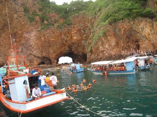 เกาะทะลุ