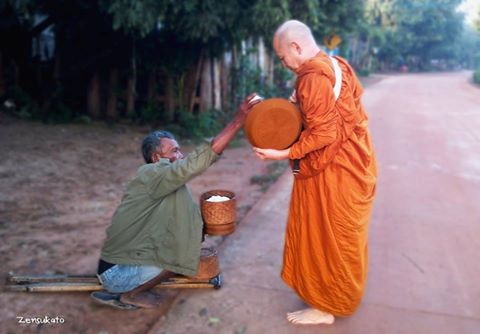 ชาวพุทธต้องศึกษา สิ่งที่ไม่ควรใส่บาตรพระ ถ้าต้องการจะทำบุญทำทาน