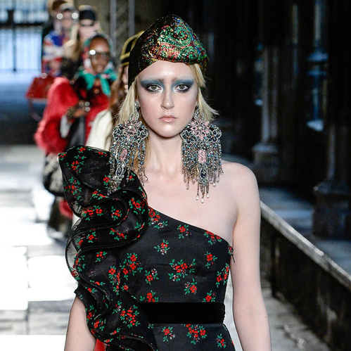 Trend เครื่องประดับแฟชั่น ต่างหูระย้า บน Runway 2017