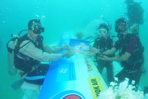 Underwater wedding 2