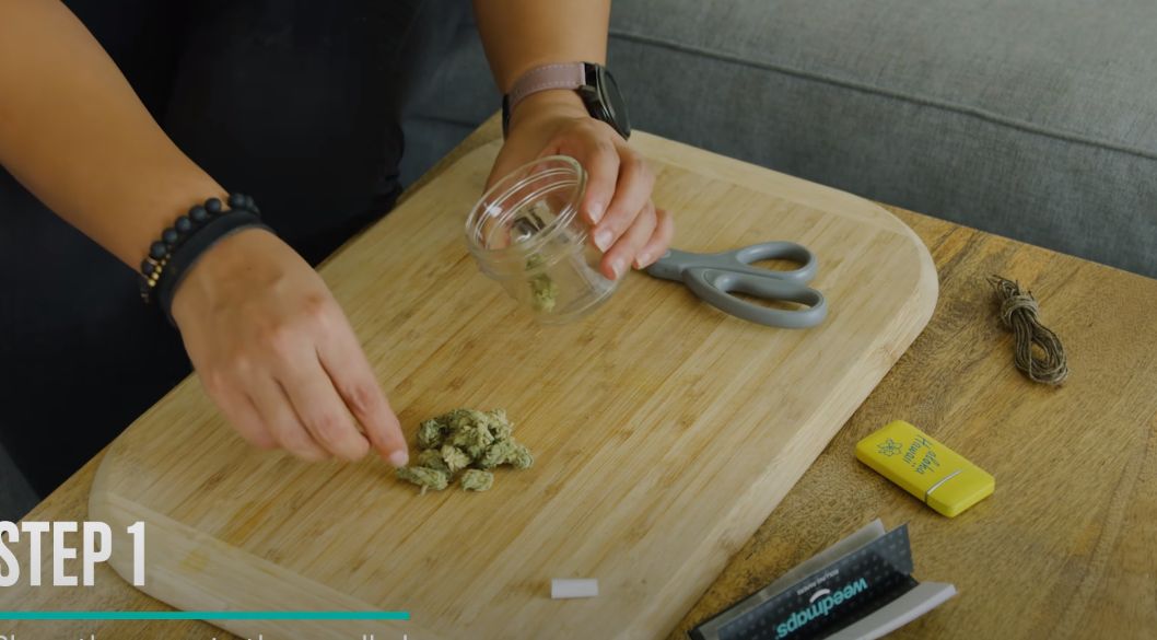 how to crush weed without grinder