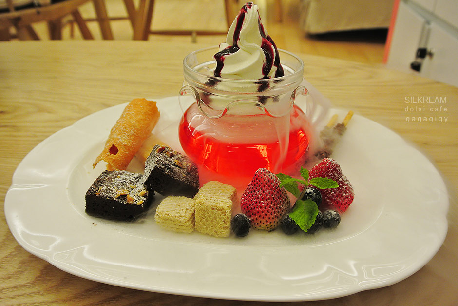 Silkream Dolci Cafe, review, pantip, ร้านขนม น่ารัก, พารากอน, paragon, พารากอน กินอะไรดี,Silkream Dolci Cafe menu, Silkream Dolci Cafe Siam paragon