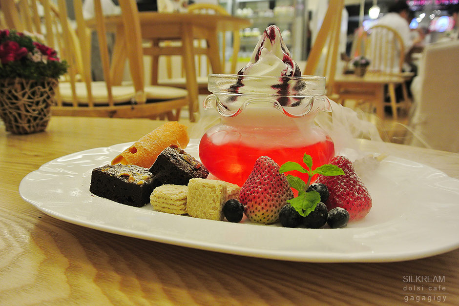 Silkream Dolci Cafe, review, pantip, ร้านขนม น่ารัก, พารากอน, paragon, พารากอน กินอะไรดี,Silkream Dolci Cafe menu, Silkream Dolci Cafe Siam paragon