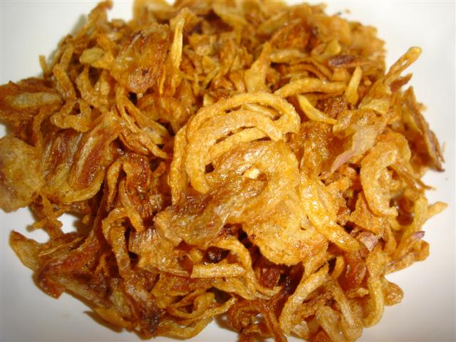 лук сушеный хлопья. лук репчатый жареный сушеный. лук жареный сушеный. жарено сушеный. лук жареный.