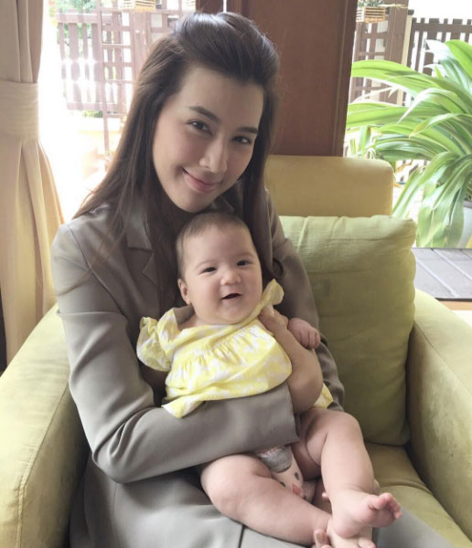 ส่องบ้าน บี มาติกา อรรถกรศิริโพธิ์ บ้านอบอุ่น ของครอบครัวใหญ่ สไตล์ รีสอร์ท