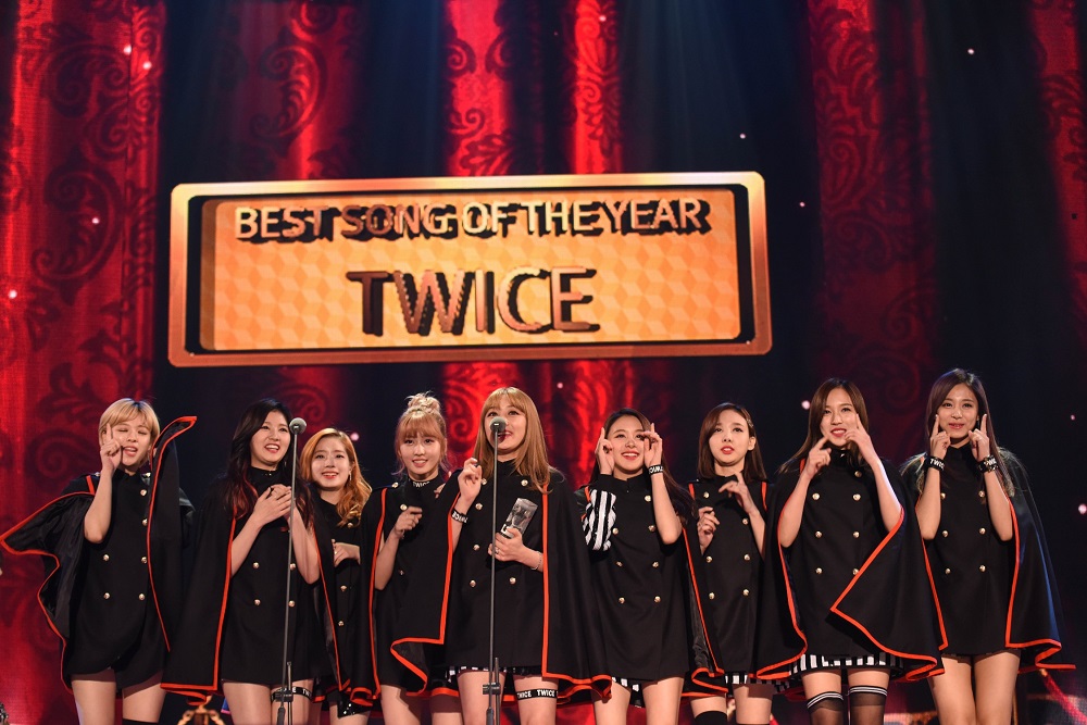 TWICE AWARDS In 2016 twice-awards-in-2016