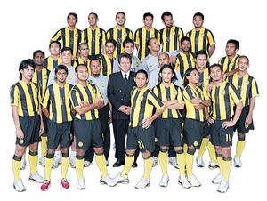 รูปแบบเสื้อทีมชาติไทยของ ไนกี้ เมื่อเทียบกับทีมชาติอื่นๆ ที่ไนกี้ ...