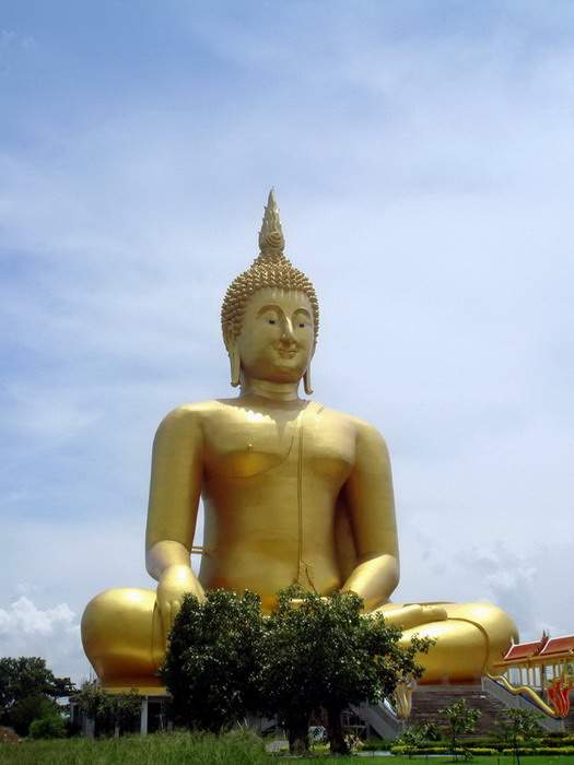 พระพุทธมหานวมินทรศากยมุนีศรีวิเศษชัยชาญ วัดม่วง ต.หัวตะพาน อ.วิเศษชัยชาญ จ.อ่างทอง