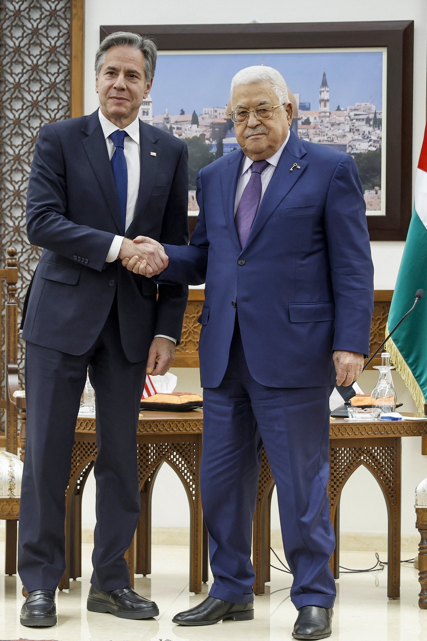 Middle East Eye @MiddleEastEye  5 .. 2023 Mahmoud Abbas told Antony Blinken that the Palestinian Authority (PA) is prepared to assume responsibility in Gaza only with a 