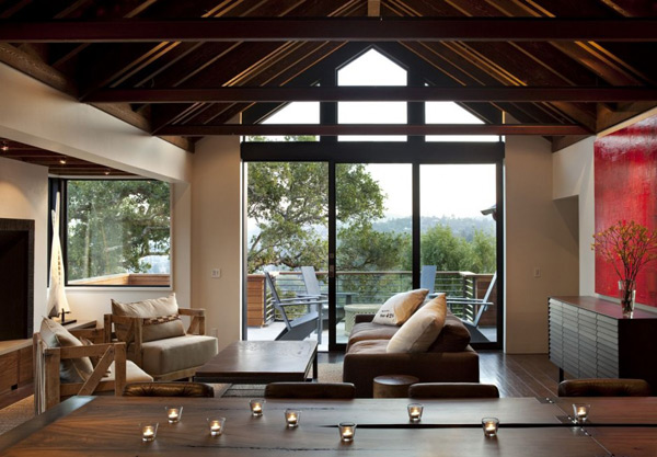 Western Red Cedar Siding Home blends country