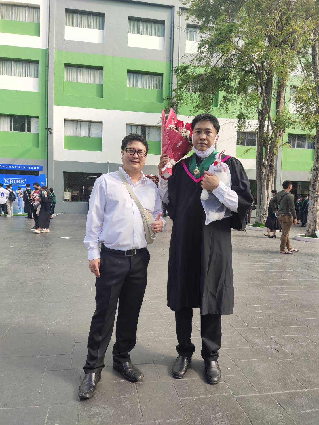 เบนซ์ เพื่อนสมัยมัธยมมางาน