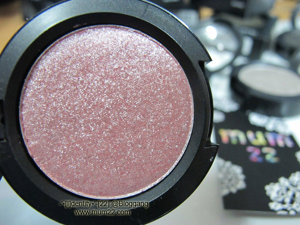 MAC Pressed Pigment  Sweet Acting