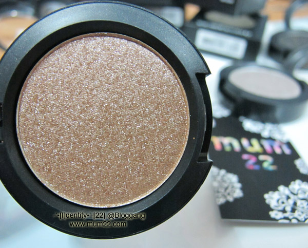 MAC Pressed Pigment  Day Gleam