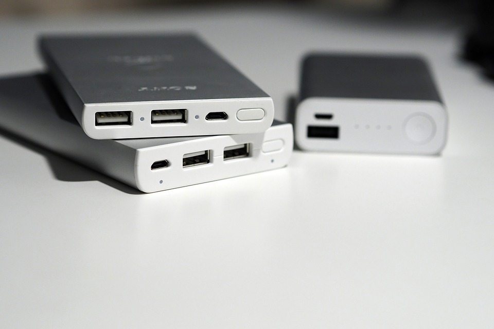 Power Bank ที่ชาร์จแบตเตอรี่โทรศัพท์มือถือ พกพาสะดวก