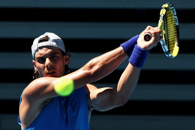 Rafael practises in the heat at Melbourne park^0^