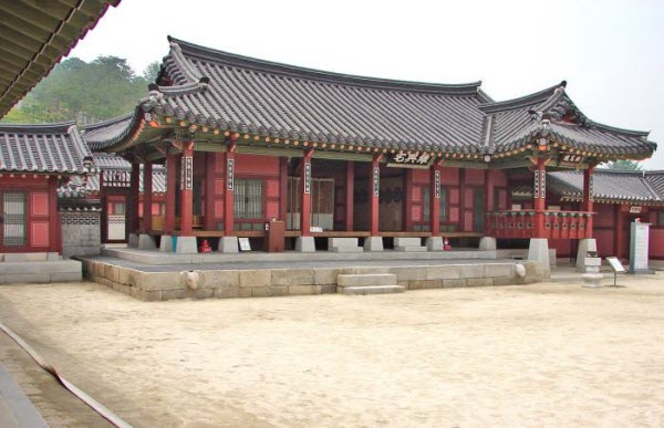  Hwaseong Haenggung Palace