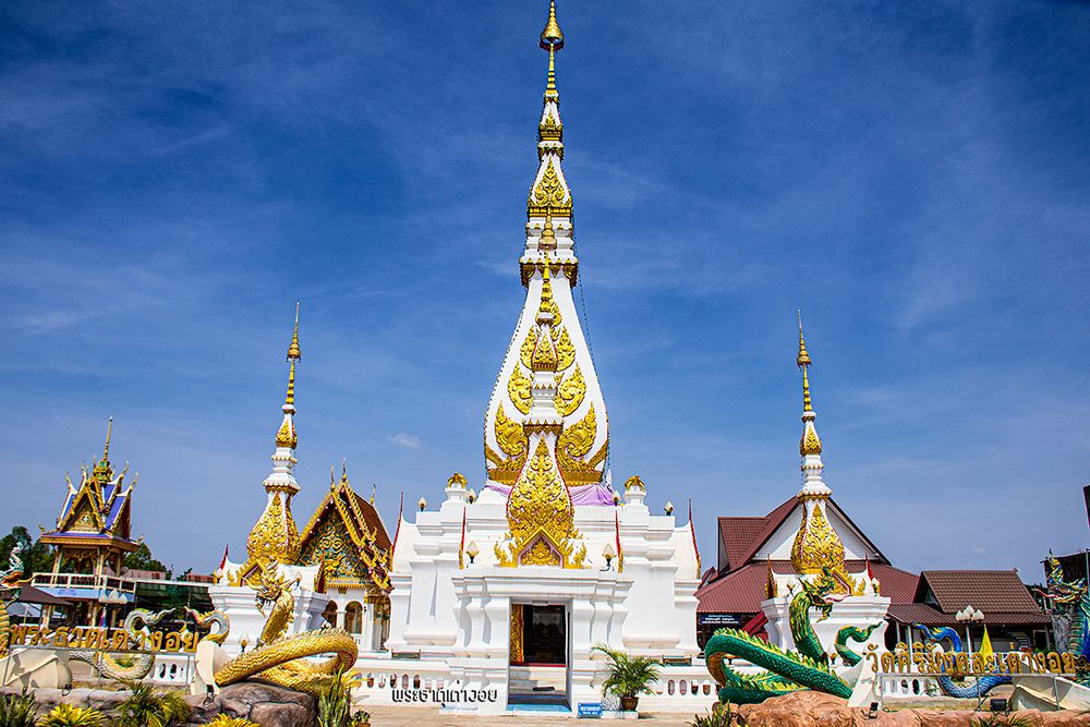 4 วัดสวยสกลนคร