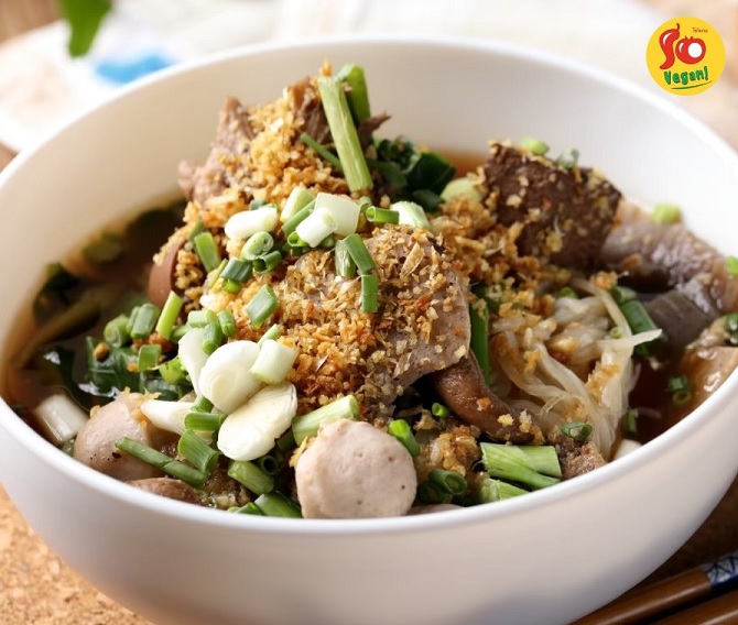 อาหารเจ ก๋วยเตี๋ยวเห็ดตุ๋นเจ ร้านโซวีแกน