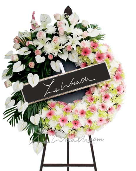 พวงหรีดดอกไม้สด เน้นดอกหน้าวัวและกุหลาบ